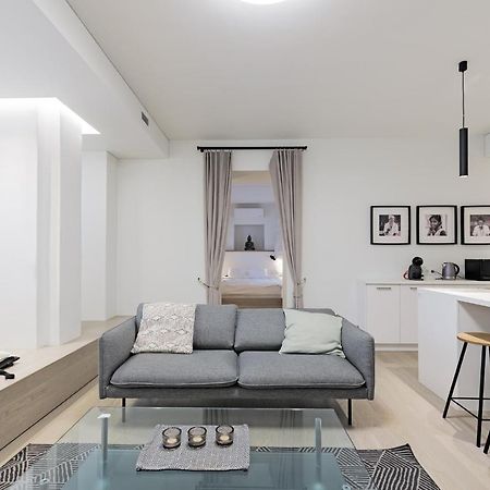 Buddha Luxury Apartment Kaunas City Centre Luaran gambar