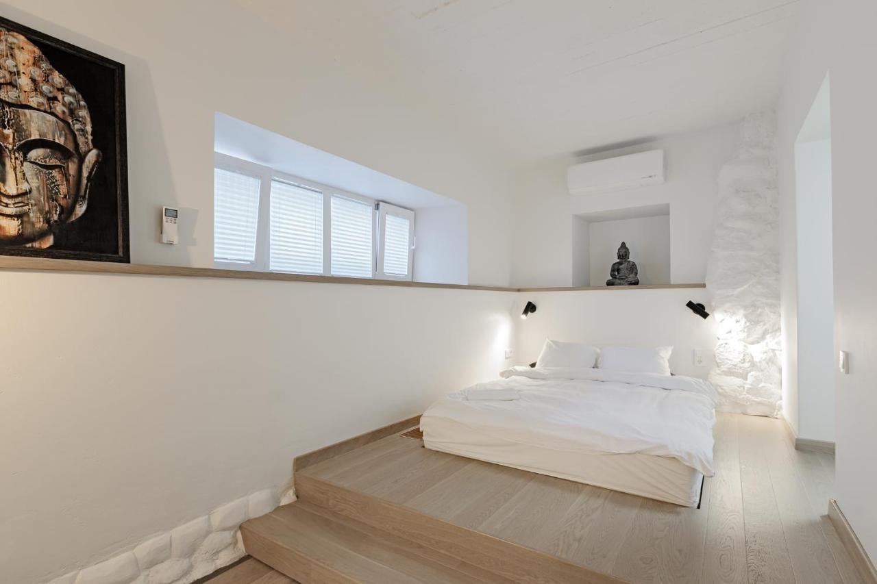 Buddha Luxury Apartment Kaunas City Centre Luaran gambar